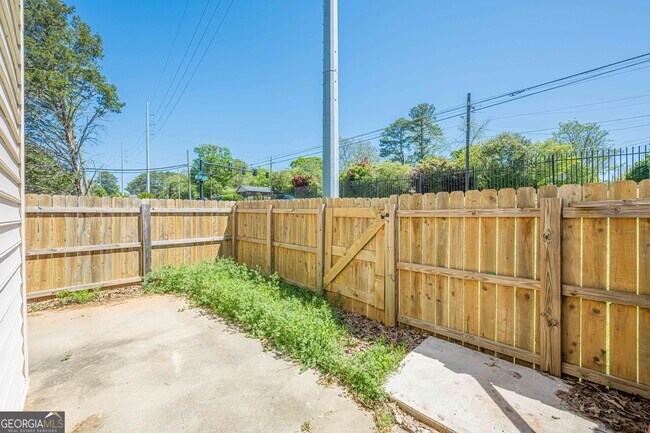 Building Photo - 2016 Oak Park Ln