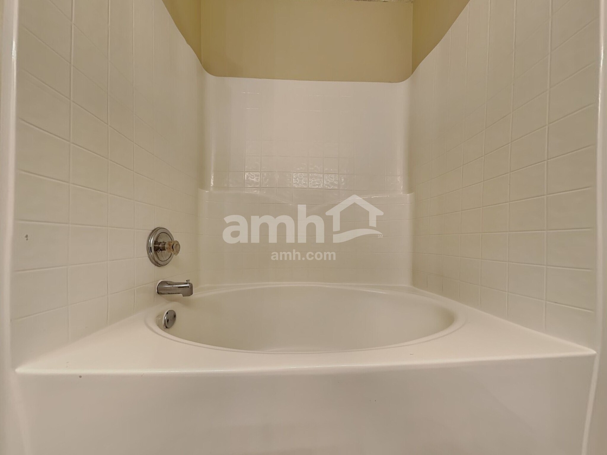 Building Photo - 136 N Honey Springs Ave