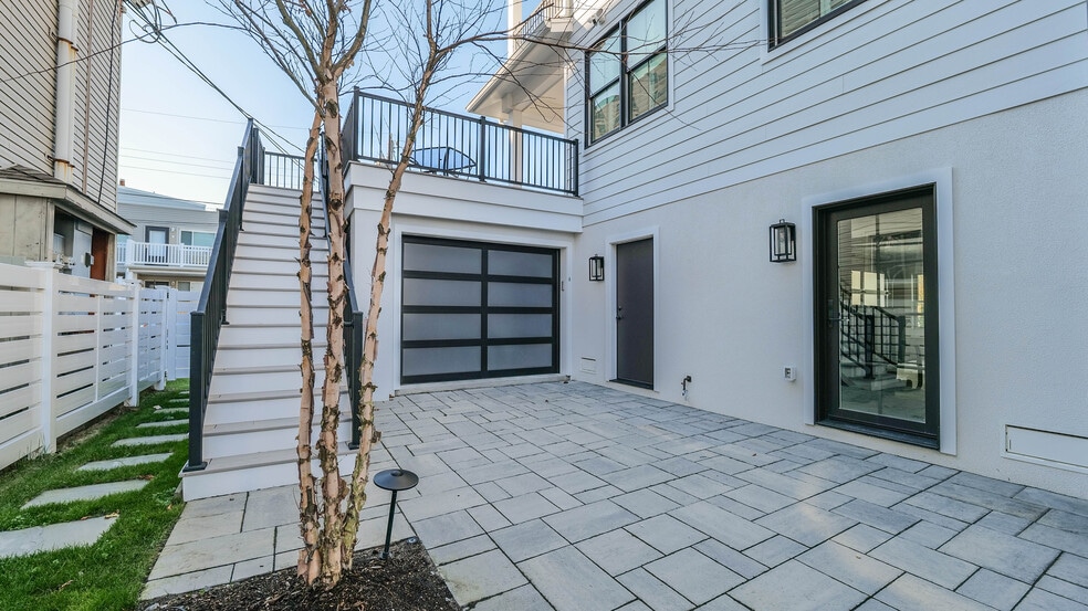 Building Photo - 101 S Madison Ave