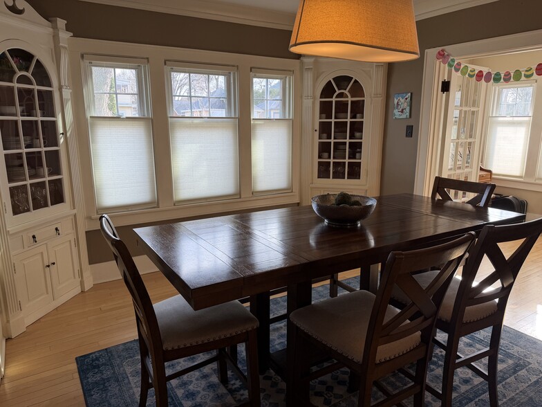 dining room with built ins - 2220 E Jarvis St