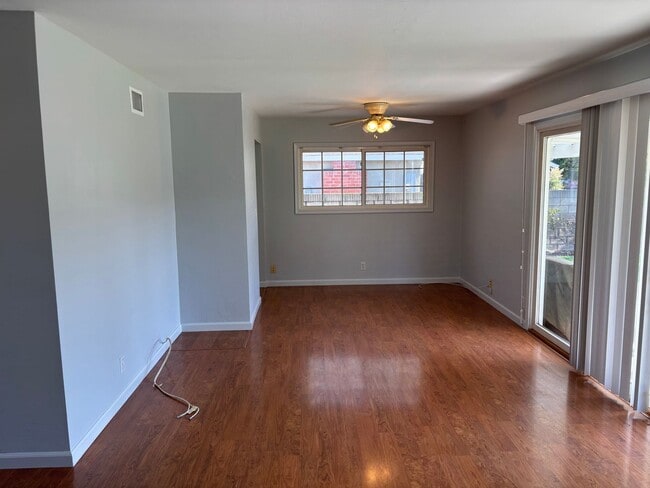 Building Photo - NICE 2 Bedroom Home with Large Enclosed Ya...
