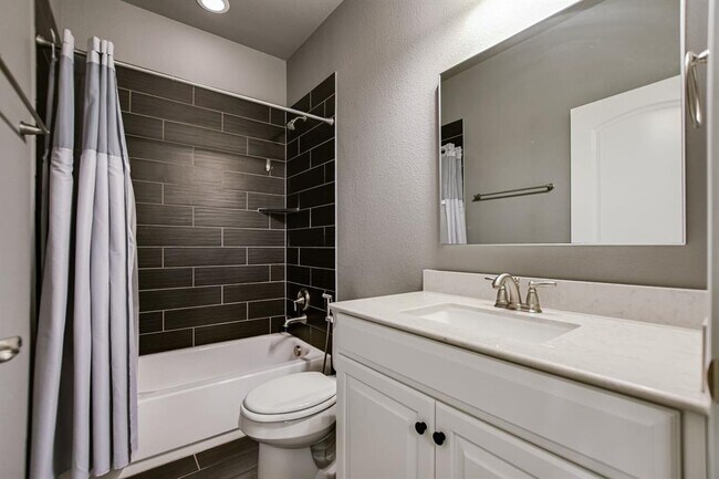 Building Photo - 11921 Terraza Cir