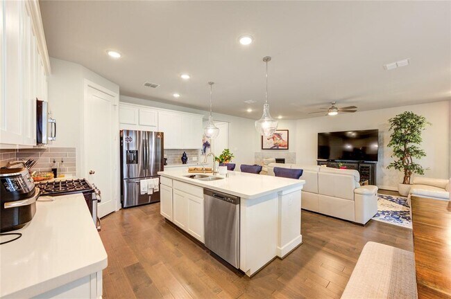 Building Photo - 9210 Lair Cove Dr