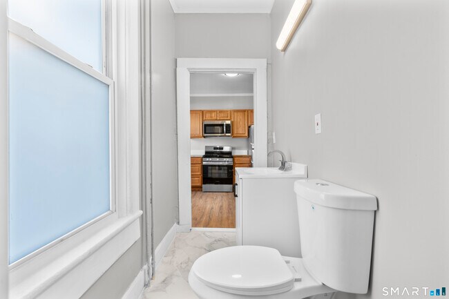 Building Photo - 394 Gregory St