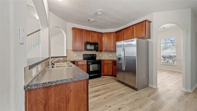 Building Photo - 9219 E Lakeside Dr