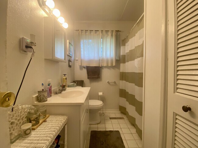 Building Photo - 1117 Kay Pkwy