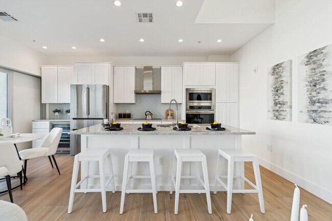 Building Photo - 1343 4th St