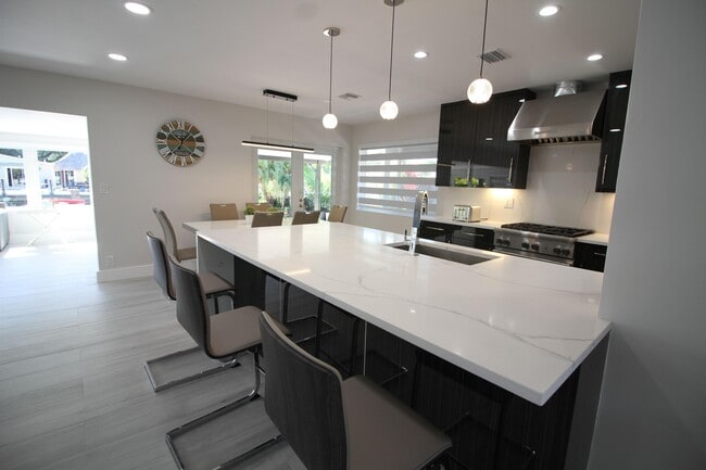 Building Photo - 2548 SE 14th St