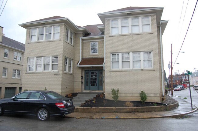 Building Photo - 311 Park Dr