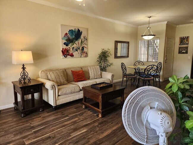 Building Photo - Fully furnished 2 bedroom 2 bathroom unit ...