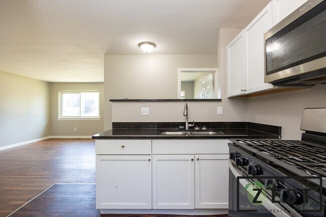 Building Photo - OPEN HOUSE 1/22! 4PM-4:30PM! 3 BED 1 BATH HOME