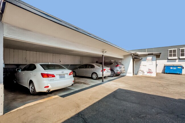 Building Photo - 7 W Pine St