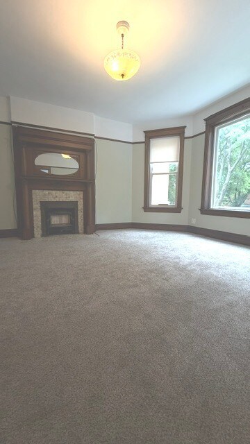 Building Photo - 4511 N Greenview Ave