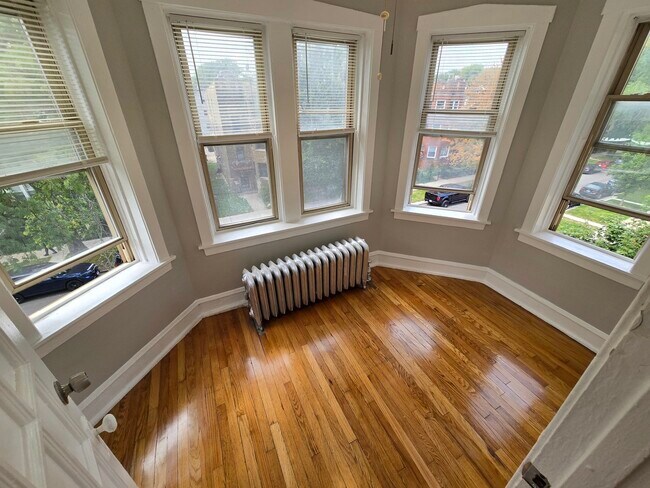 Building Photo - 4831 N Springfield Ave