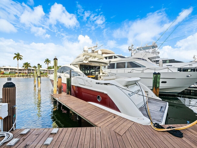 Building Photo - 1050 Seminole Dr