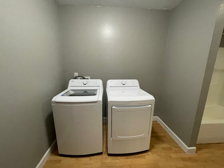 Laundry Room - 1995 Highway 90