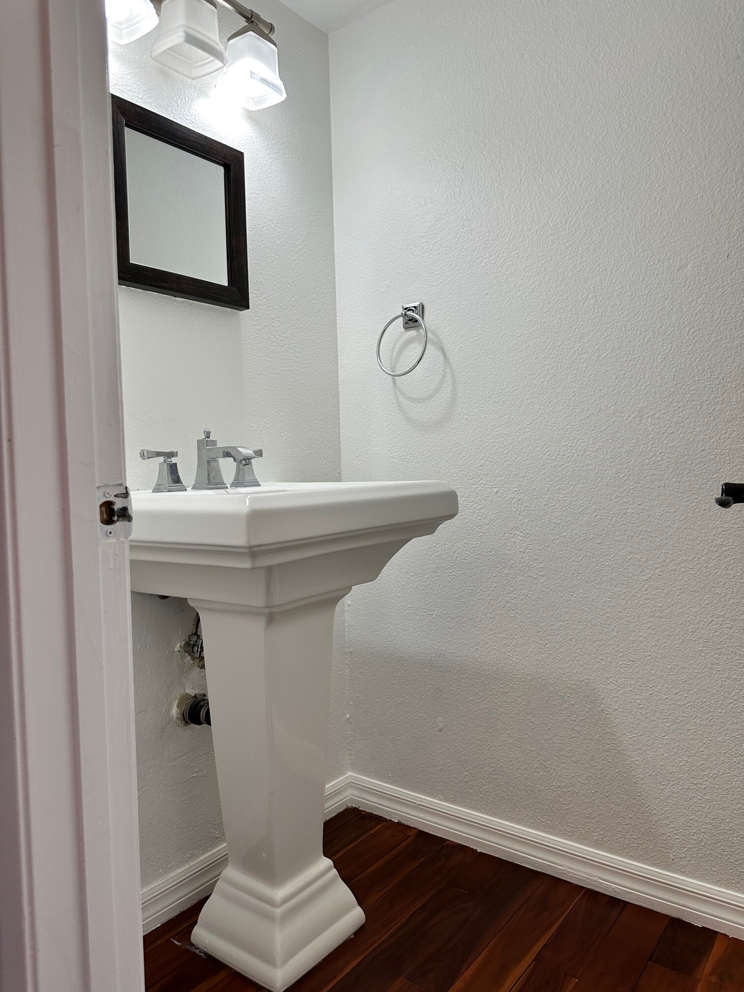 half bath - 4300 Via Marisol