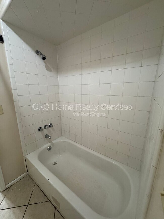 Building Photo - 3600 Willow Springs Dr