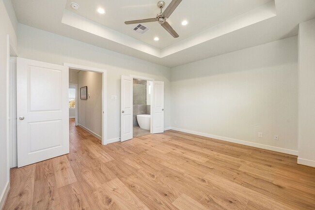 Building Photo - 6302 Chelsea Falls Ln