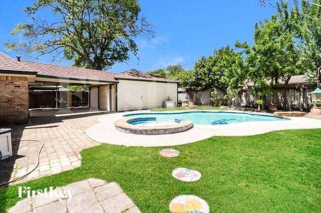 Building Photo - 307 Coronation Dr