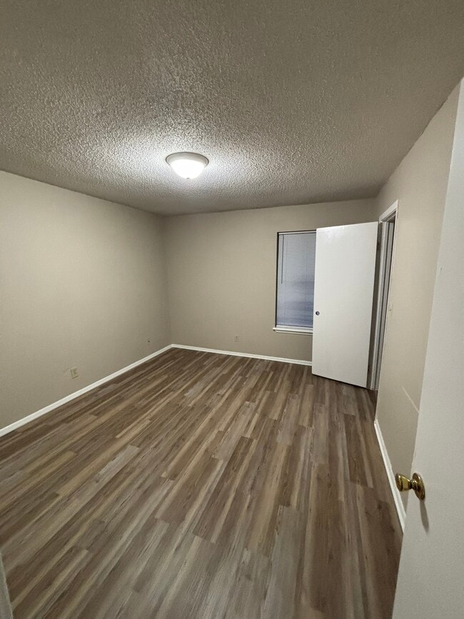 Building Photo - 641 N Betty Jo Dr