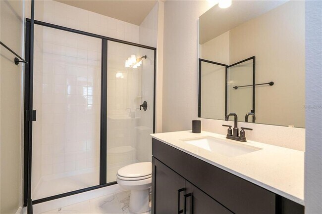 Building Photo - 5090 Shady Pnes Dr