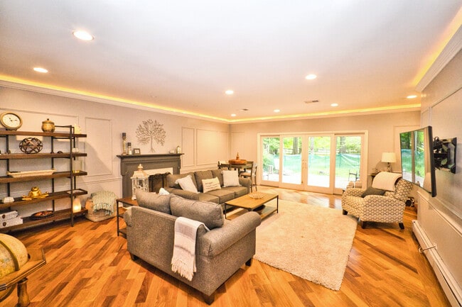 Building Photo - 565 Juneberry Rd