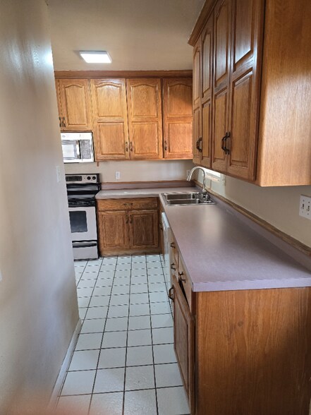 Building Photo - 5122 N 24th Ave