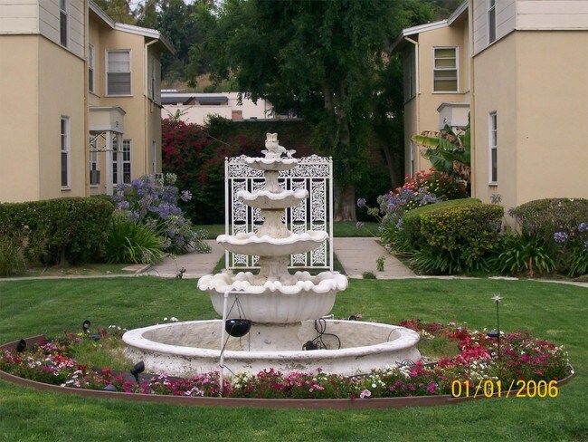 Building Photo - 2475 Silver Lake Blvd