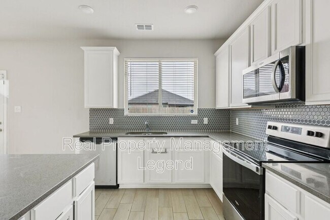 Building Photo - 968 Ravenwood Ln