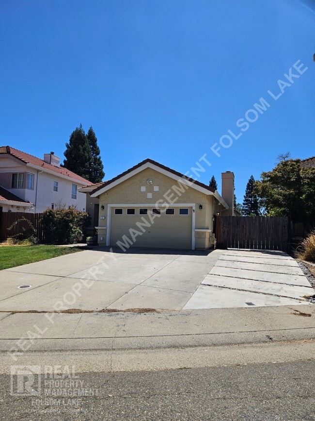 Building Photo - Well Maintained Folsom Home with RV Parkin...