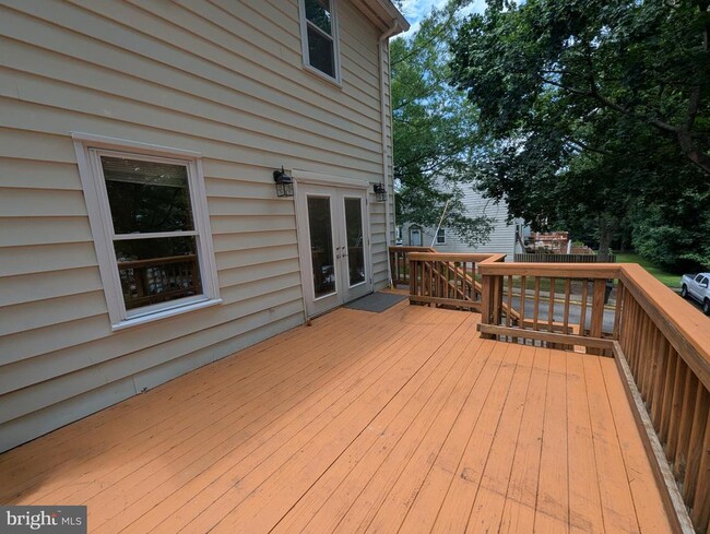 Building Photo - 8358 Stationhouse Ct