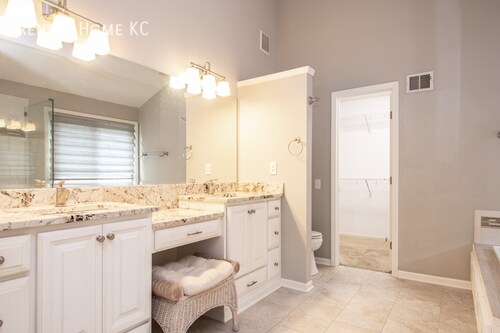 Building Photo - 10509 Ballentine-