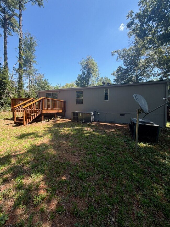 Building Photo - 25 Crestfield Ave