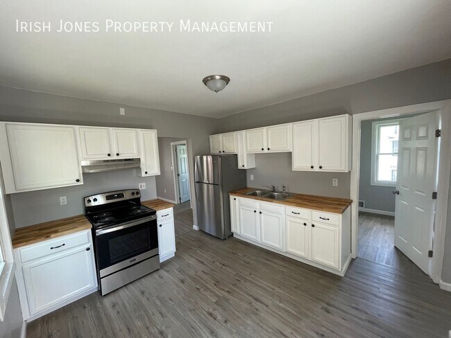 Building Photo - 529 Winslow Ave