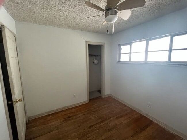 Building Photo - 4409 S Travis St