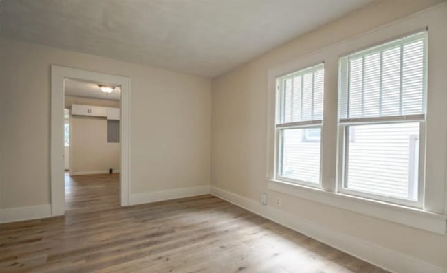Building Photo - Bright & Inviting 2 Bedroom 1 Bathroom Bun...