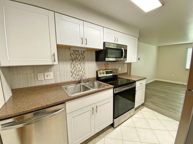 Building Photo - 4830 Field Ct
