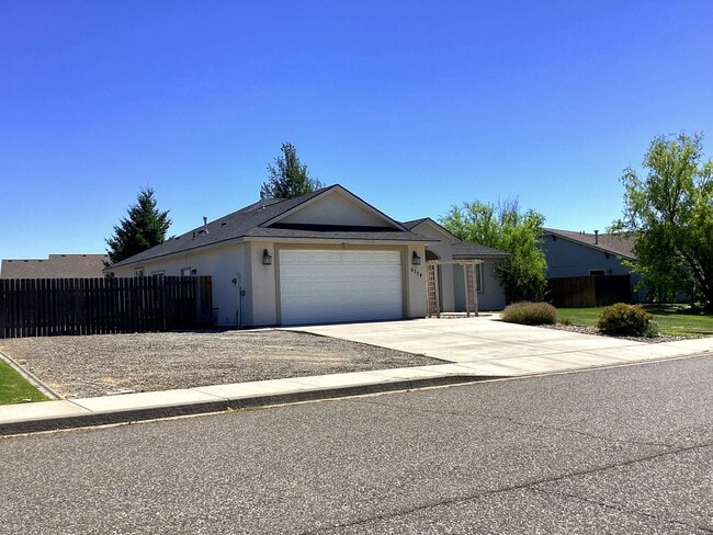 Building Photo - Beautiful West Richland Home with RV Parking!