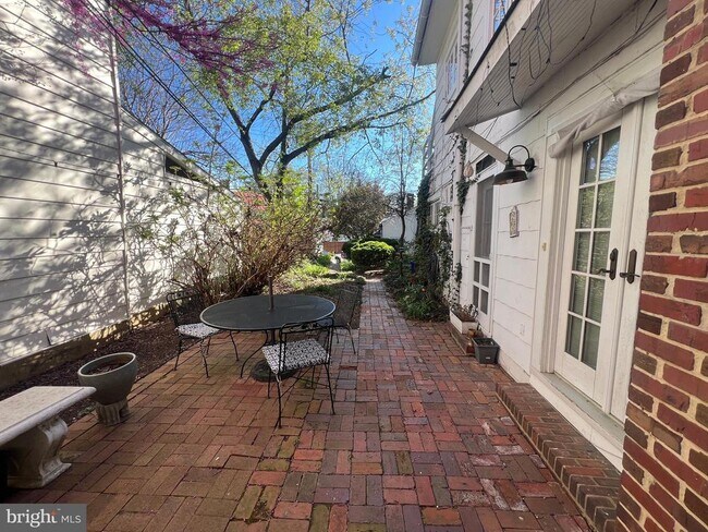 Building Photo - 185 Prince George St