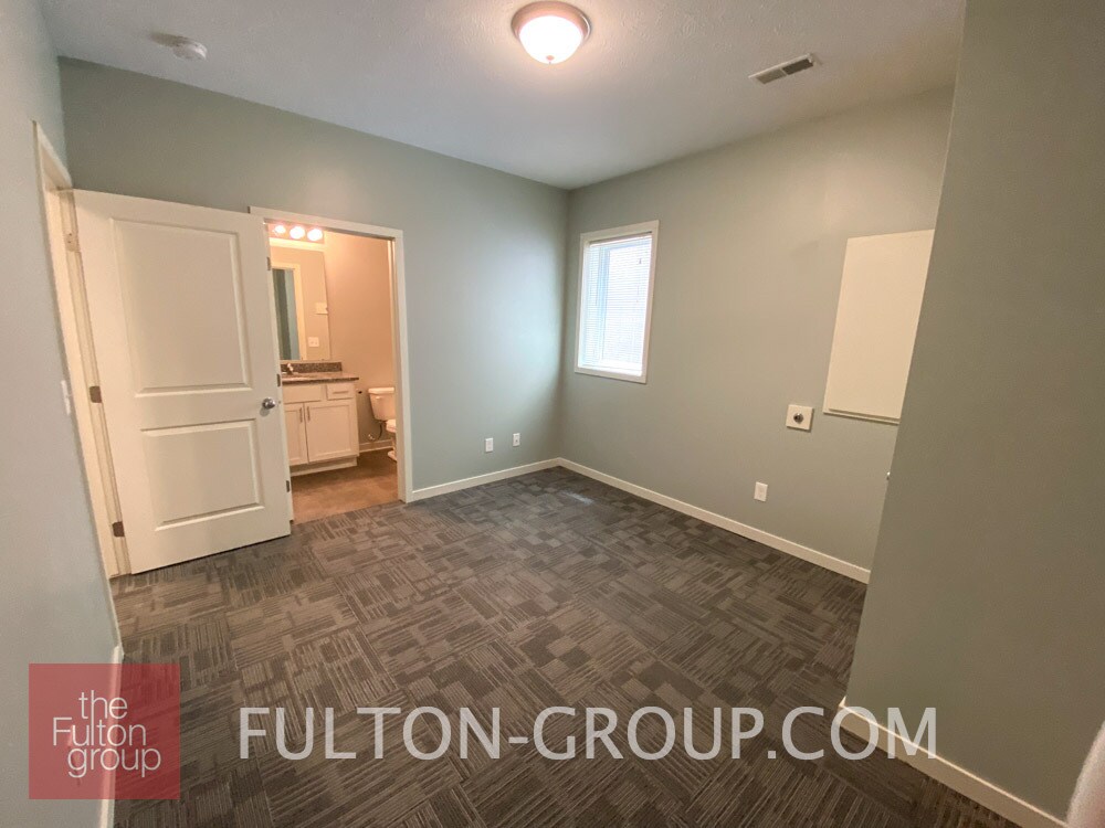 Building Photo - 336 Donald Plz SE