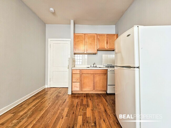 Building Photo - 1050 W George St