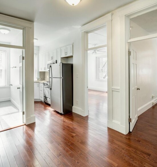 Building Photo - 132 Hemenway St