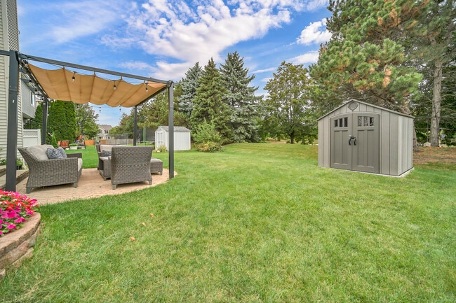 Building Photo - 898 Lakestone Ln