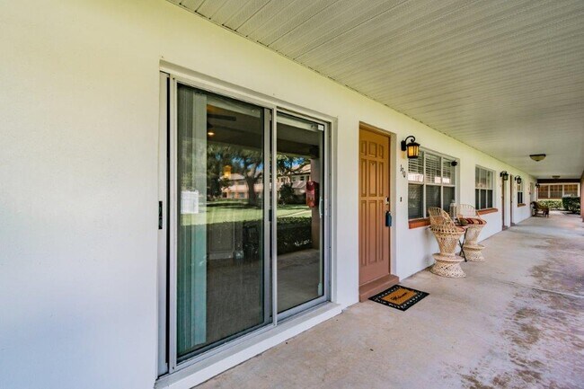 Building Photo - 650 Pinellas Point Dr S