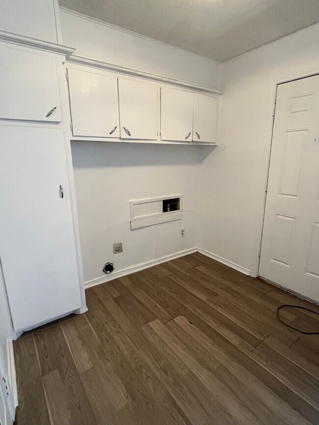 Building Photo - 1610 58th St