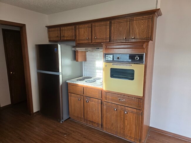 Building Photo - 700 Claremont Dr