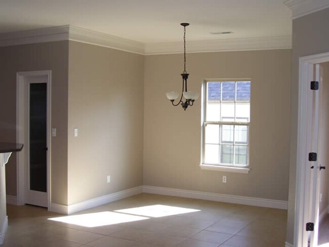 Building Photo - 3 Bedroom 2.5 Bathroom House