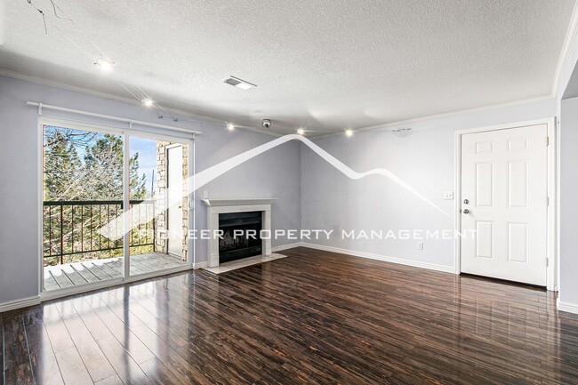 Building Photo - Cozy Condo with Balcony and Washer/Dryer