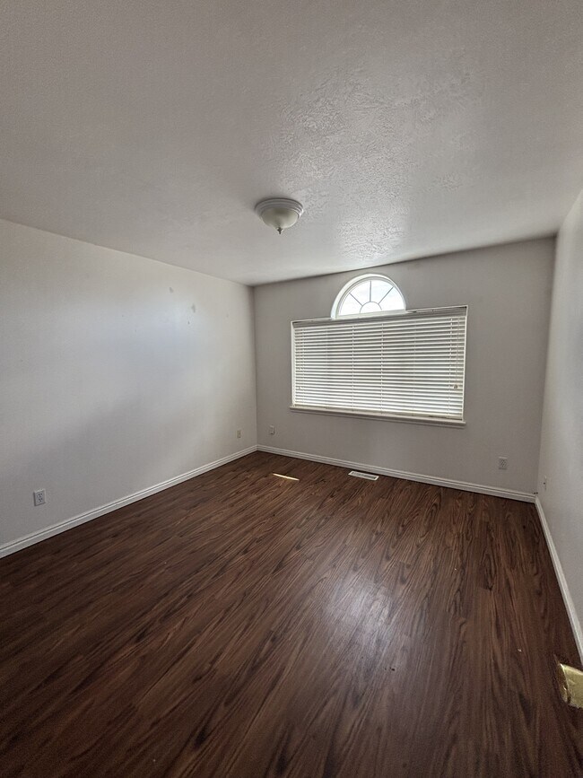 Building Photo - 3565 E Deloy Dr